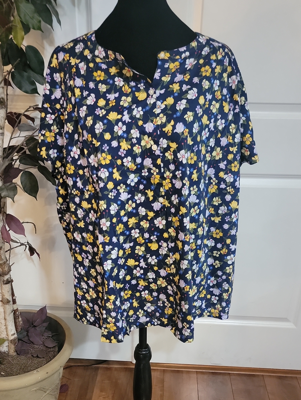 Old Navy Navy Floral Button-Front Top with Yellow & Lavender Flowers